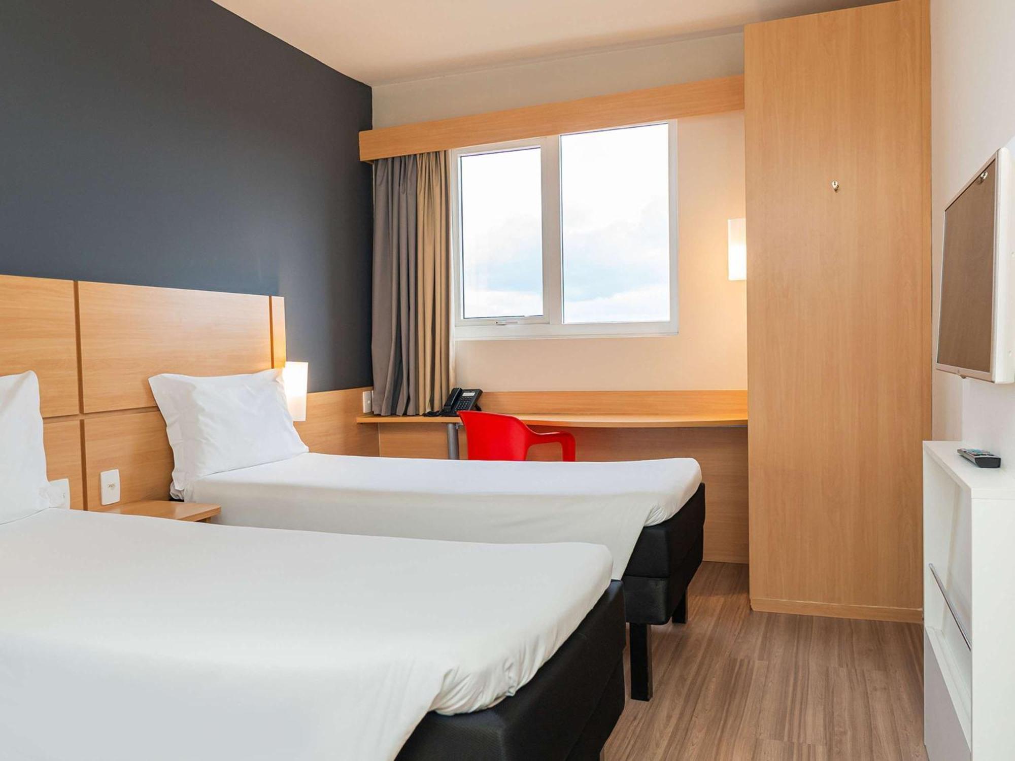 Ibis Chapeco Hotel Buitenkant foto