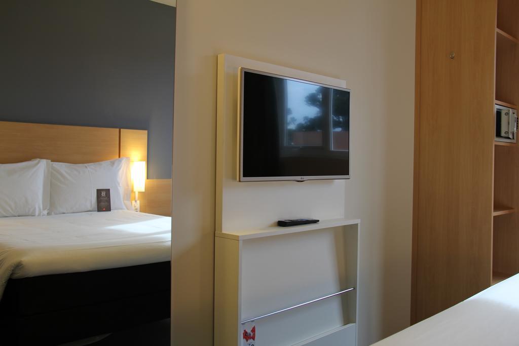Ibis Chapeco Hotel Buitenkant foto